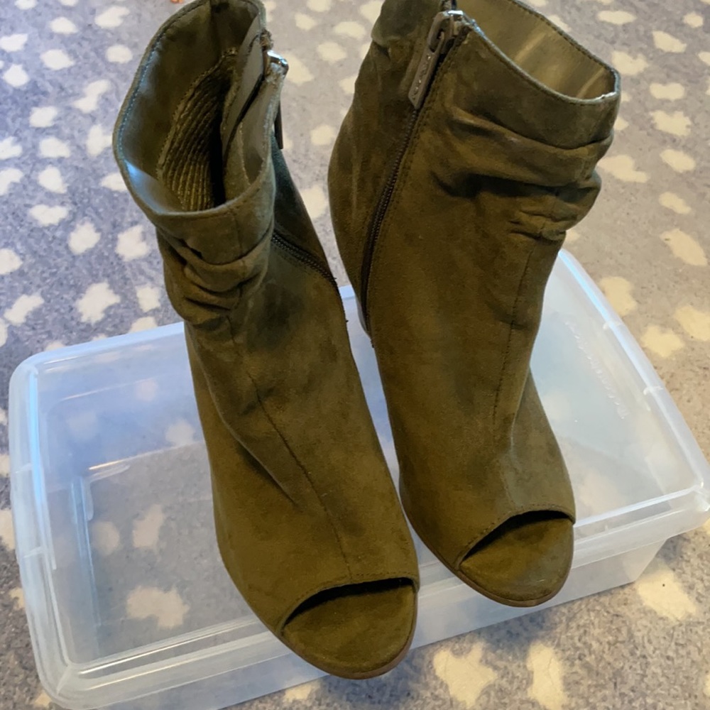 Army Green Suede Booties 5.5; Barely Worn Open Toe - image 5